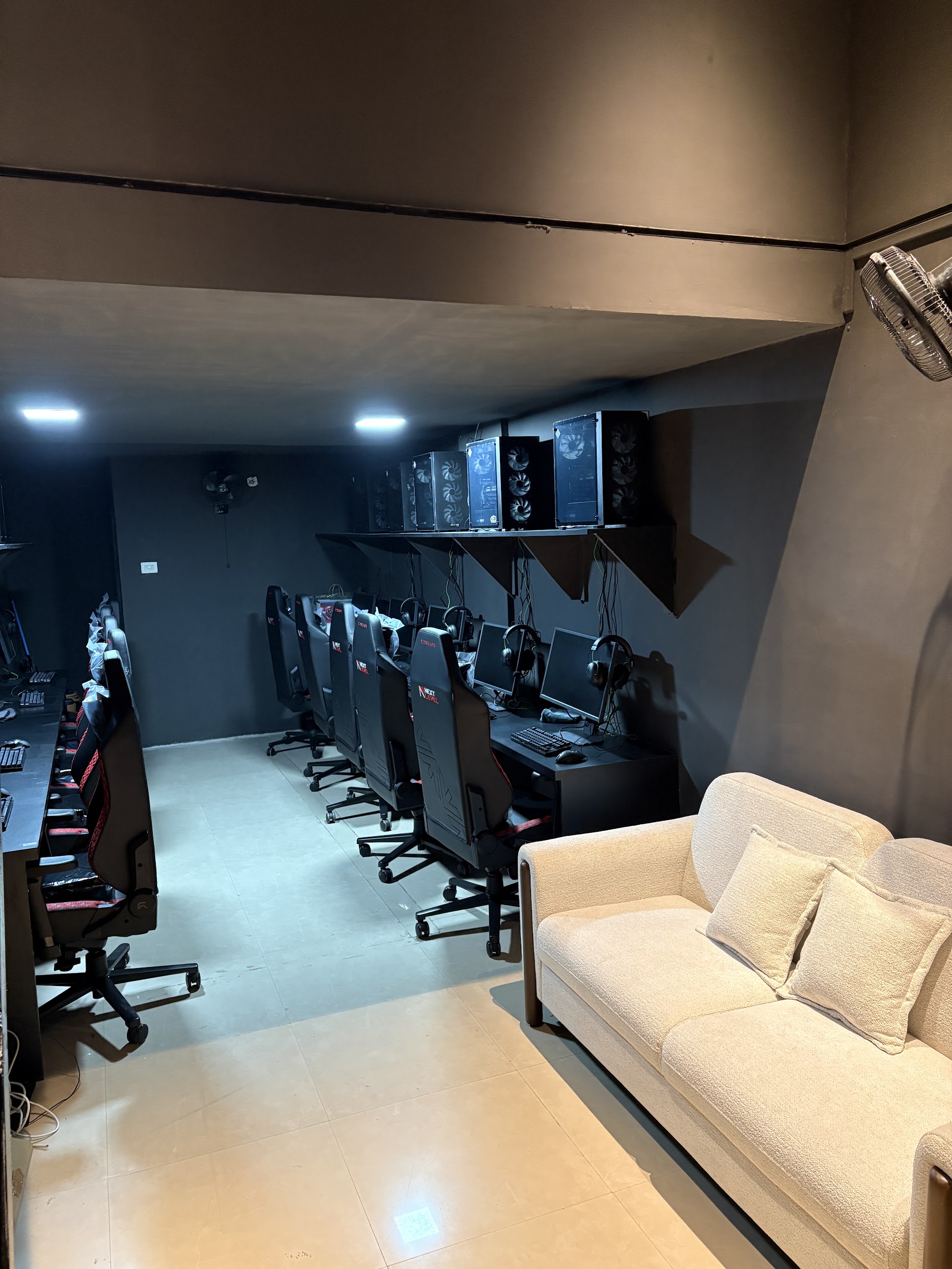ZeroPing PS5 lounge Kharghar Esports Café